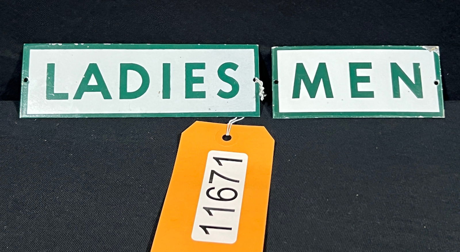 Men Ladies women aluminum restroom bathroom sign (1 of 2)