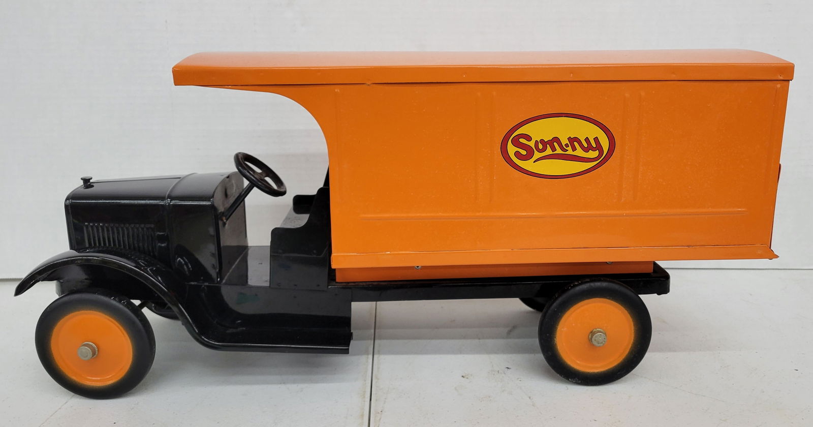 Restored Dayton Toy and Specialty Co. Son-ny Pressed Steel Delivery Truck (1 of 5)