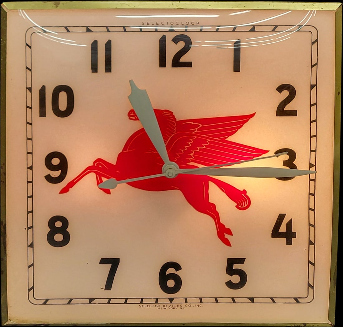 Mobil Pegaus Light Up Electric Clock (1 of 2)