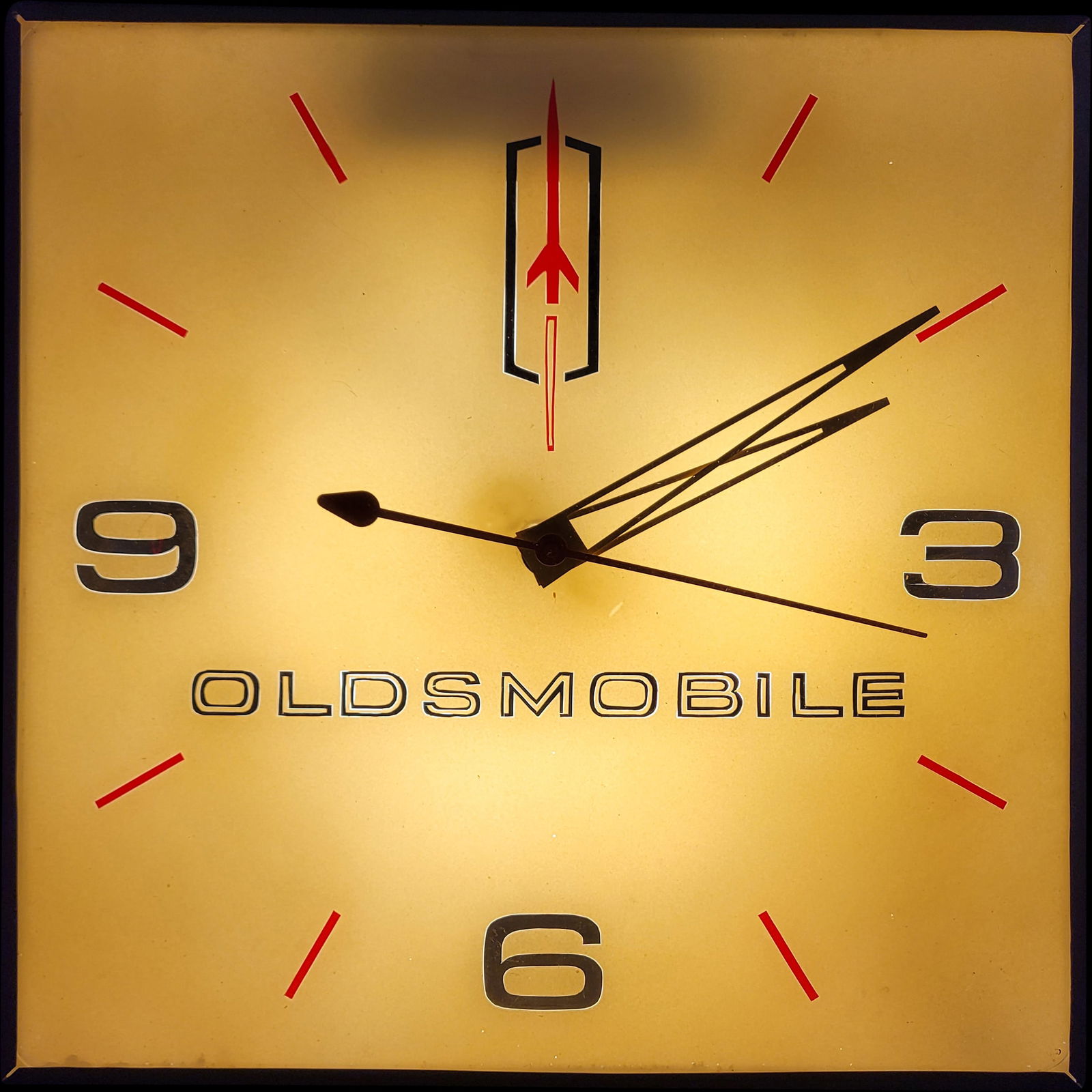 Oldsmobile Light Up Electric Clock (1 of 3)