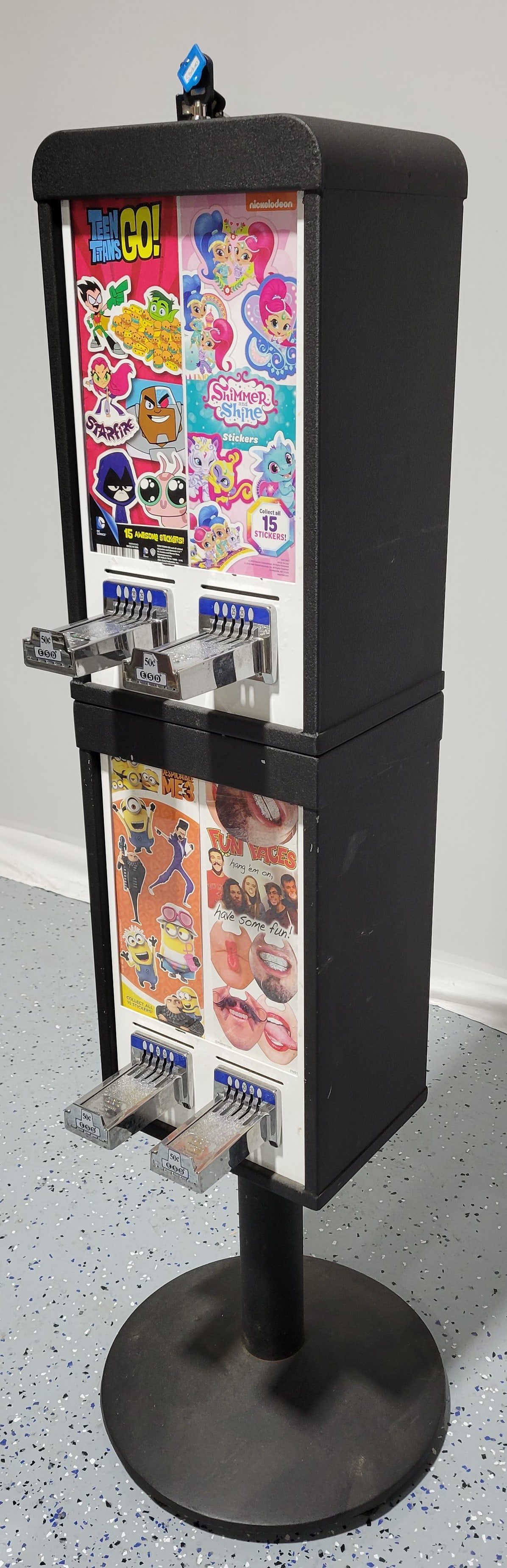 25 Cent Coin Operated Vending Machine (1 of 1)