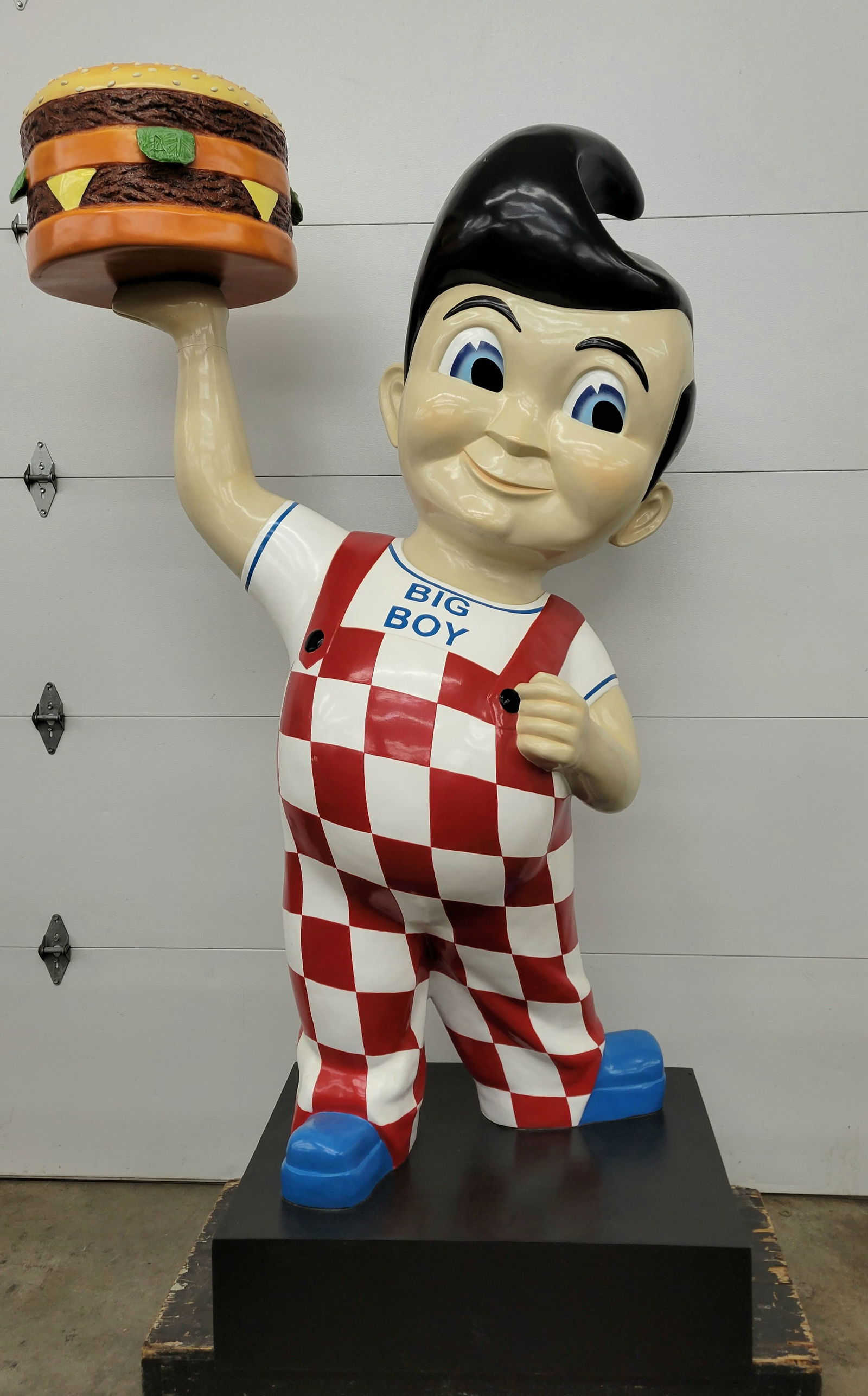 Large Bob's Big Boy Statue (1 of 3)