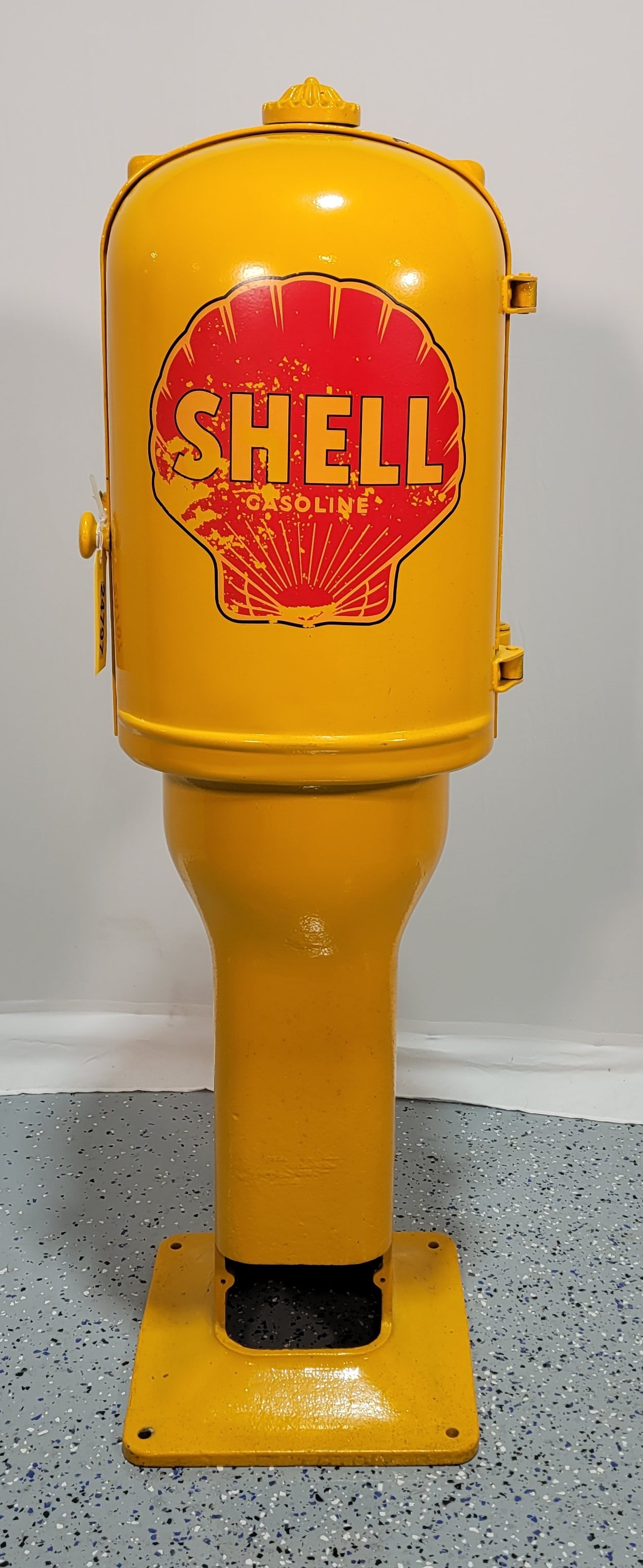 Gilbert & Barker G&B Pre Visible Gas Pump w/ Shell Gasoline (1 of 2)