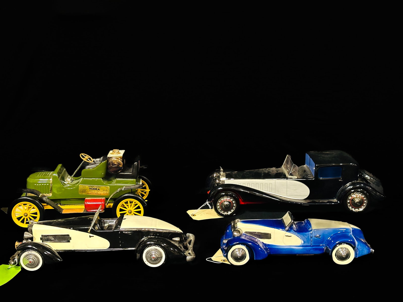 Harrah Decanter 1933 Duesenberg 1931 Bugatti Stanley 1971 Heritage: 4 Decanters. 2 Harrah's models, Duesenberg and Bugatti. Unknown brand on Stutz and Heritage roadster. PLEASE NOTE, THERE IS ONLY ONE WAY TO PAY FOR ONLINE ITEMS IN THIS AUCTION WHICH IS THROUGH LIVE A