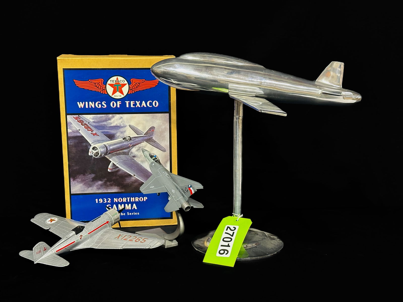 Texaco Airplane F-16C Fighting Falcon SA 1940C Large Jet airplane statue (1 of 2)