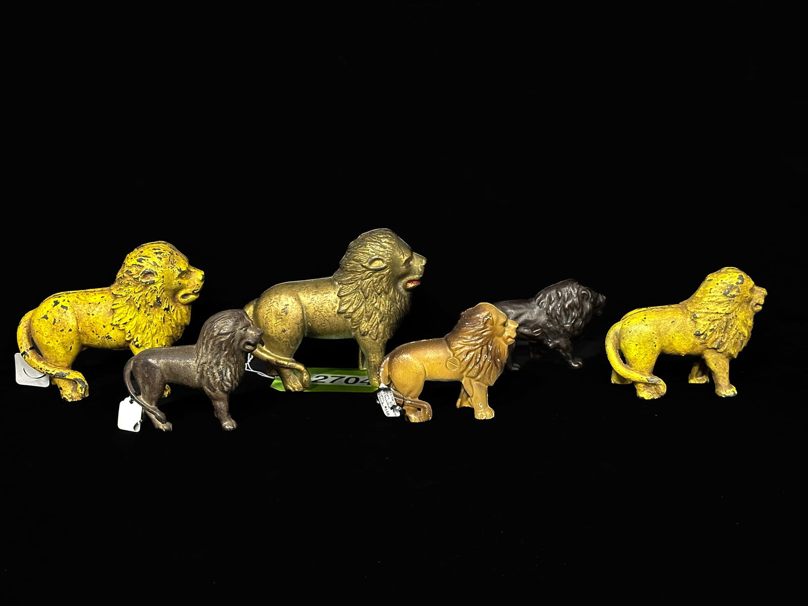 Large group of 6 cast lion banks. (1 of 2)