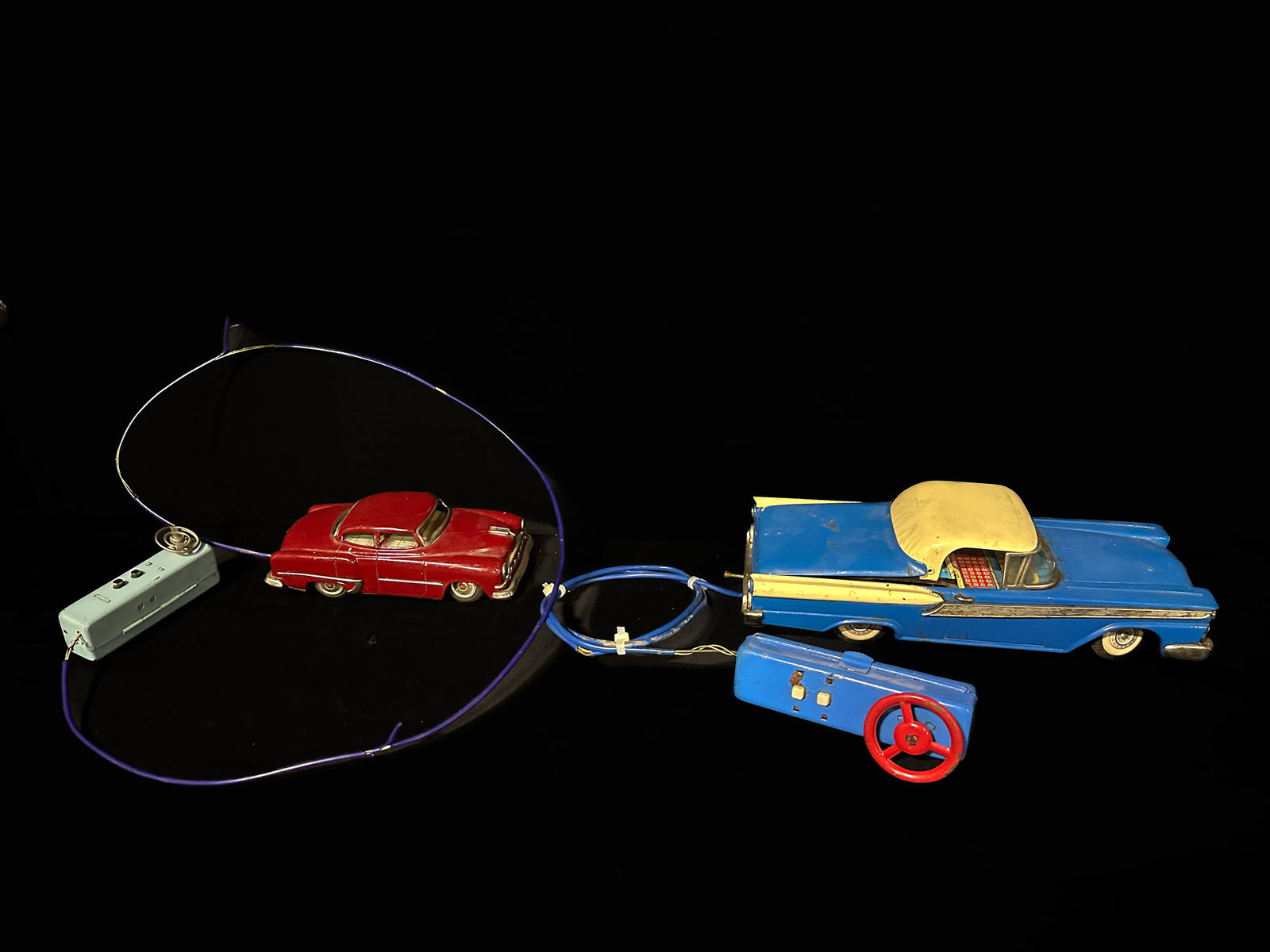 2 remote control tin cars. Japan Ford fairlane 500 (1 of 2)