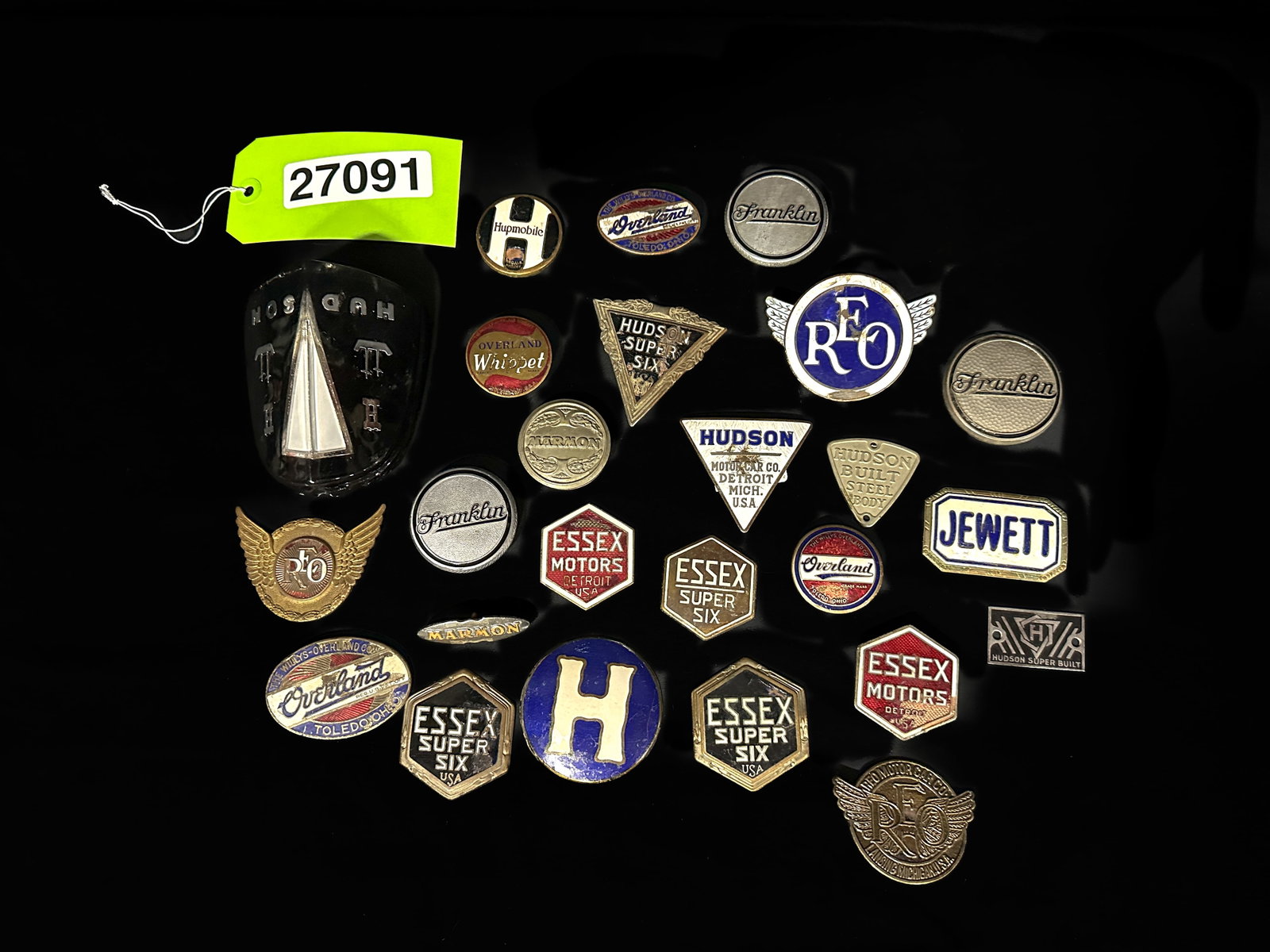 REO Hupmobile Franklin Hudson Essex Overland Marmon Jewett motor radiator badge emblems: Large lot of various engine and radiator badges. PLEASE NOTE, THERE IS ONLY ONE WAY TO PAY FOR ONLINE ITEMS IN THIS AUCTION WHICH IS THROUGH LIVE AUCTIONEERS. THIS IS THE MOST SECURE METHOD OF PAYMENT