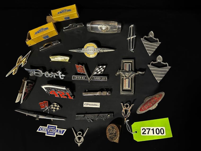 Pontiac Chevrolet GM Lincoln Mercury Corvette Mustang Oldsmobile Dart badges emblems sign: Mixed lot of badges/emblems. PLEASE NOTE, THERE IS ONLY ONE WAY TO PAY FOR ONLINE ITEMS IN THIS AUCTION WHICH IS THROUGH LIVE AUCTIONEERS. THIS IS THE MOST SECURE METHOD OF PAYMENT. MAKE SURE YOUR LIV