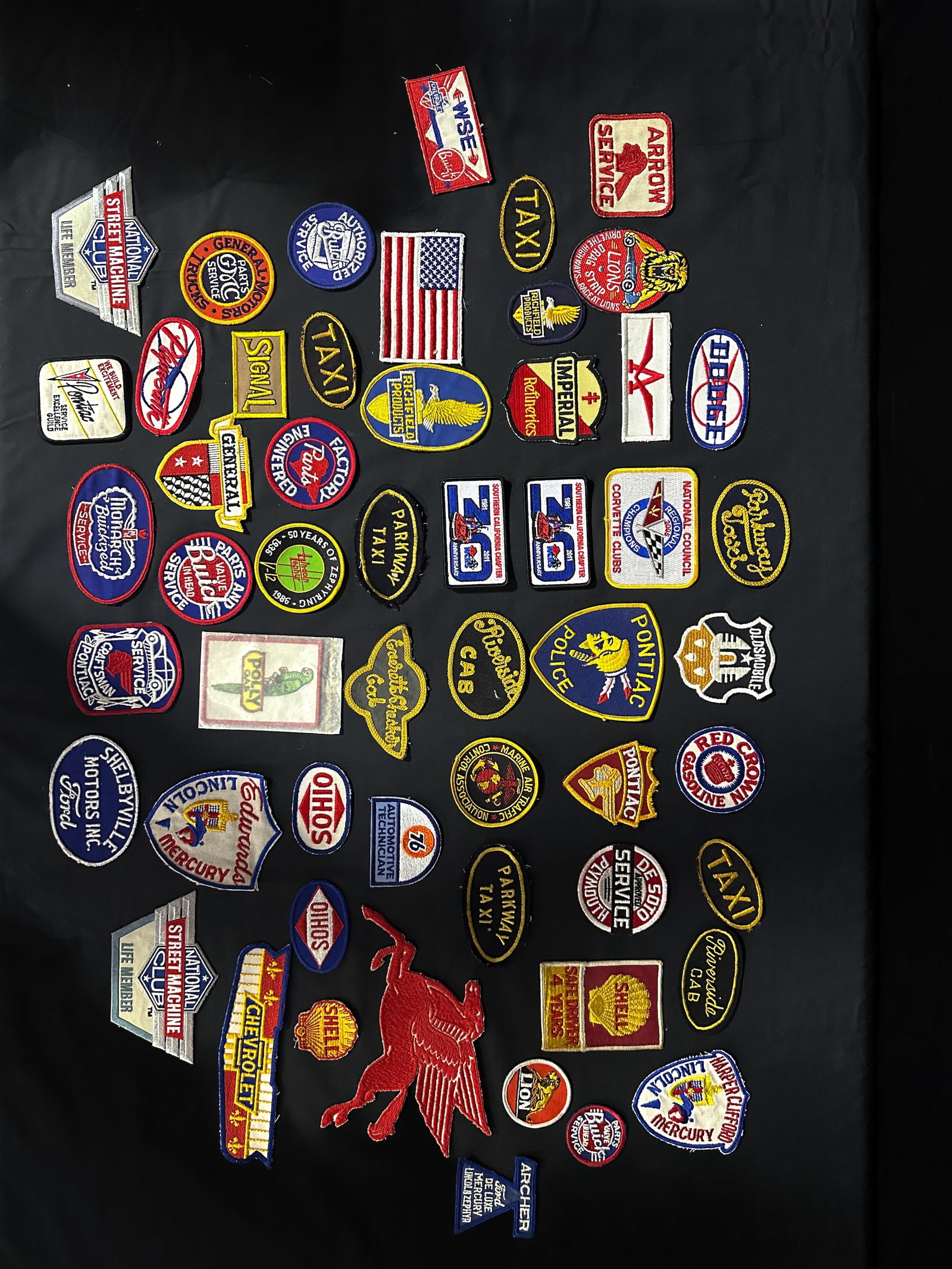 Shell Lion Peggy imperial red crown Ford Lincoln Dodge Ford Plymouth DeSoto cab Corvette patches: Large mixed lot of patches. PLEASE NOTE, THERE IS ONLY ONE WAY TO PAY FOR ONLINE ITEMS IN THIS AUCTION WHICH IS THROUGH LIVE AUCTIONEERS. THIS IS THE MOST SECURE METHOD OF PAYMENT. MAKE SURE YOUR LIVE