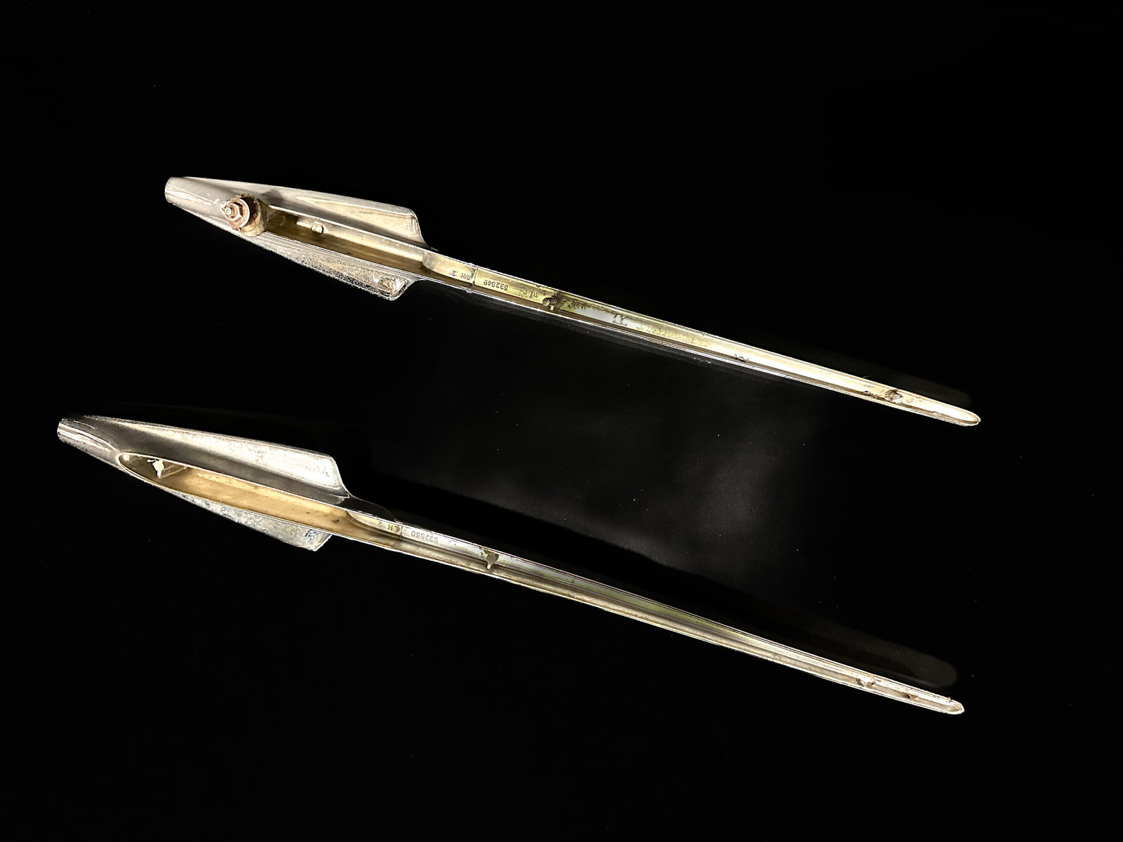 1959 Pontiac top left right fender ornament trim molding: 532850 532849 850 is missing all of its nipples. Aging on both. PLEASE NOTE, THERE IS ONLY ONE WAY TO PAY FOR ONLINE ITEMS IN THIS AUCTION WHICH IS THROUGH LIVE AUCTIONEERS. THIS IS THE MOST SECURE ME