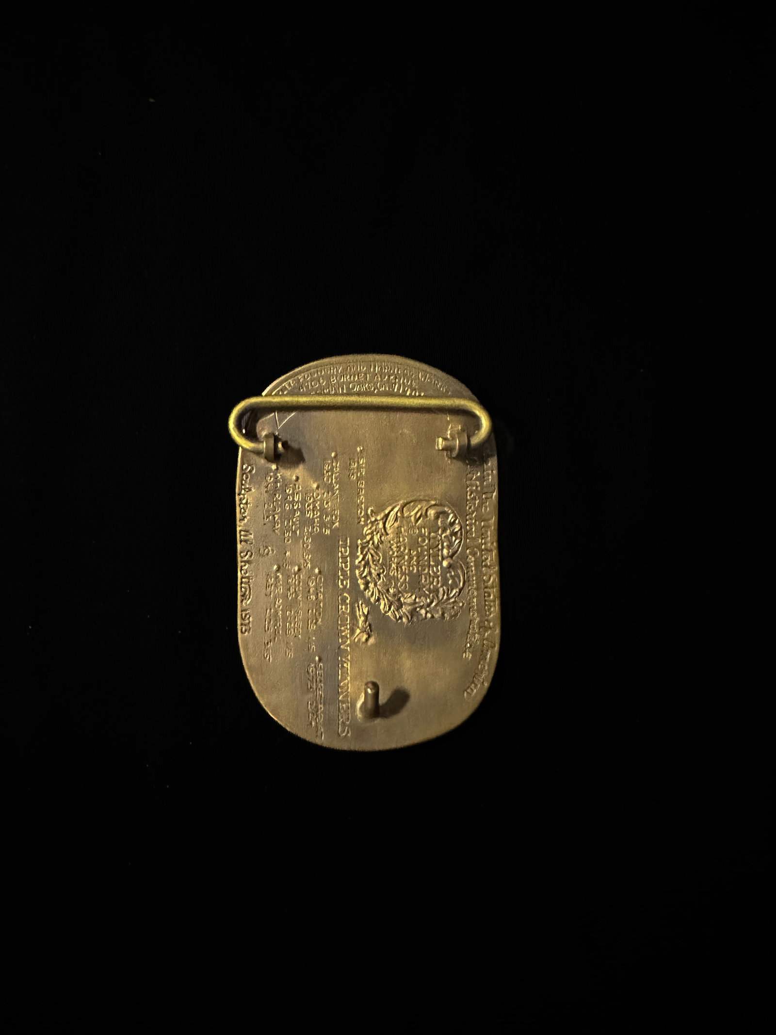 Wyler Foundry and Harness works Al Shelton Sculptor Secretariat Triple crown belt buckle: Secretariat triple crown belt buckle. PLEASE NOTE, THERE IS ONLY ONE WAY TO PAY FOR ONLINE ITEMS IN THIS AUCTION WHICH IS THROUGH LIVE AUCTIONEERS. THIS IS THE MOST SECURE METHOD OF PAYMENT. MAKE SURE