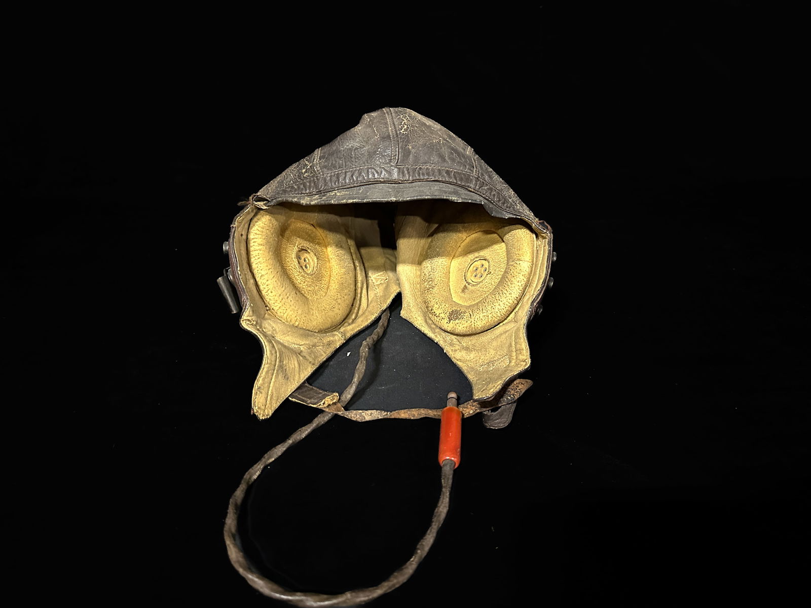 WWII Army Air corps leather aviator Type A-11 helmet (1 of 2)