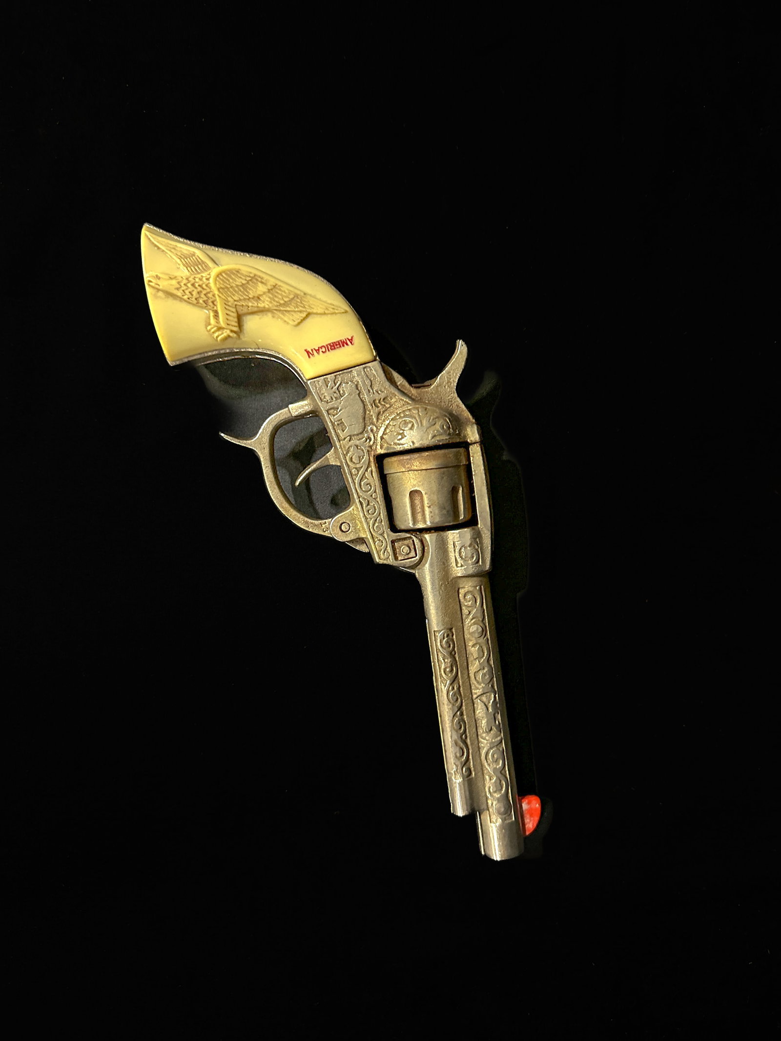 Kilgore American Cast iron toy cap gun: Kilgore American cap gun. PLEASE NOTE, THERE IS ONLY ONE WAY TO PAY FOR ONLINE ITEMS IN THIS AUCTION WHICH IS THROUGH LIVE AUCTIONEERS. THIS IS THE MOST SECURE METHOD OF PAYMENT. MAKE SURE YOUR LIVE A