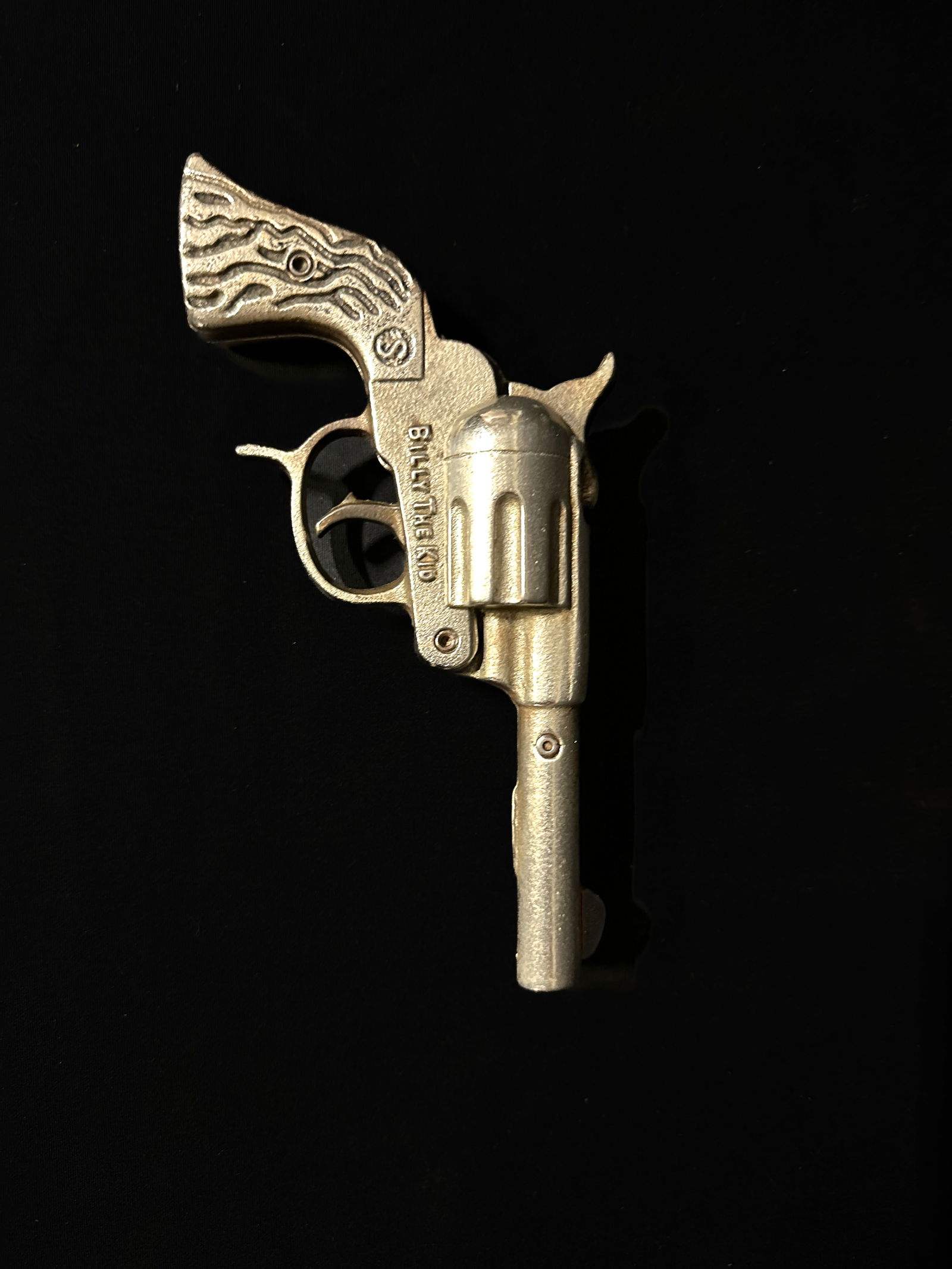 Stevens Billy the Kid cap pistol: Billy the kid cap pistol. PLEASE NOTE, THERE IS ONLY ONE WAY TO PAY FOR ONLINE ITEMS IN THIS AUCTION WHICH IS THROUGH LIVE AUCTIONEERS. THIS IS THE MOST SECURE METHOD OF PAYMENT. MAKE SURE YOUR LIVE A