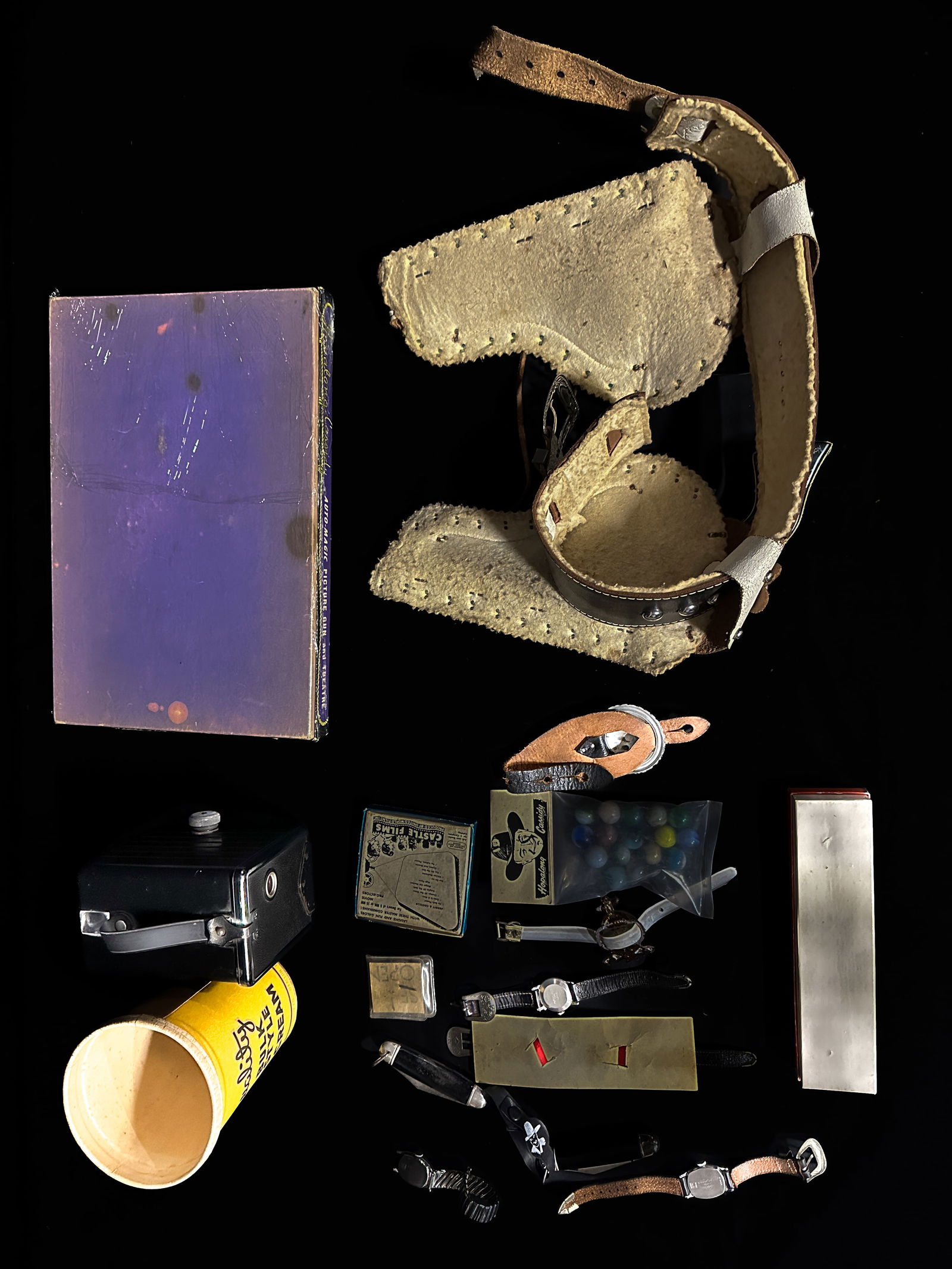 Hopalong Cassidy Picture gun and theater marbles watch knife movie and holster set: Large lot of Hopalong Cassidy collectible items. PLEASE NOTE, THERE IS ONLY ONE WAY TO PAY FOR ONLINE ITEMS IN THIS AUCTION WHICH IS THROUGH LIVE AUCTIONEERS. THIS IS THE MOST SECURE METHOD OF PAYMENT