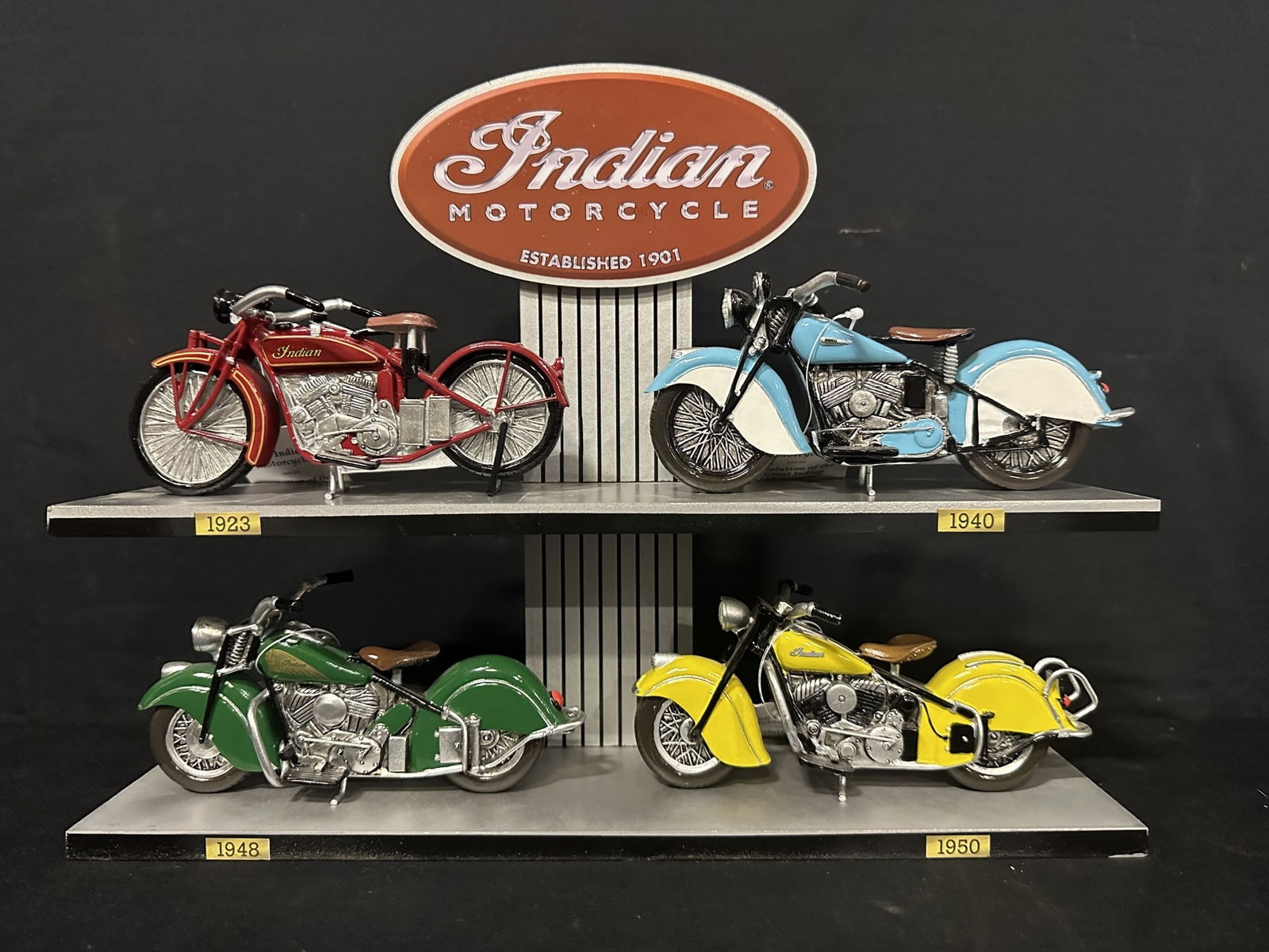 Indian motorcycle toy display 1923 1940 1948 1950 (1 of 2)