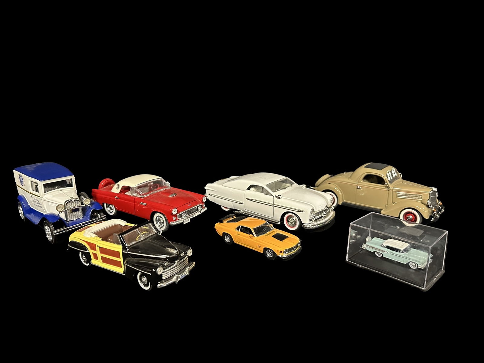 Ford 1935 1956 1949 1946 1970 mustang Edsel Danbury mint model car Thunderbird model A (1 of 2)