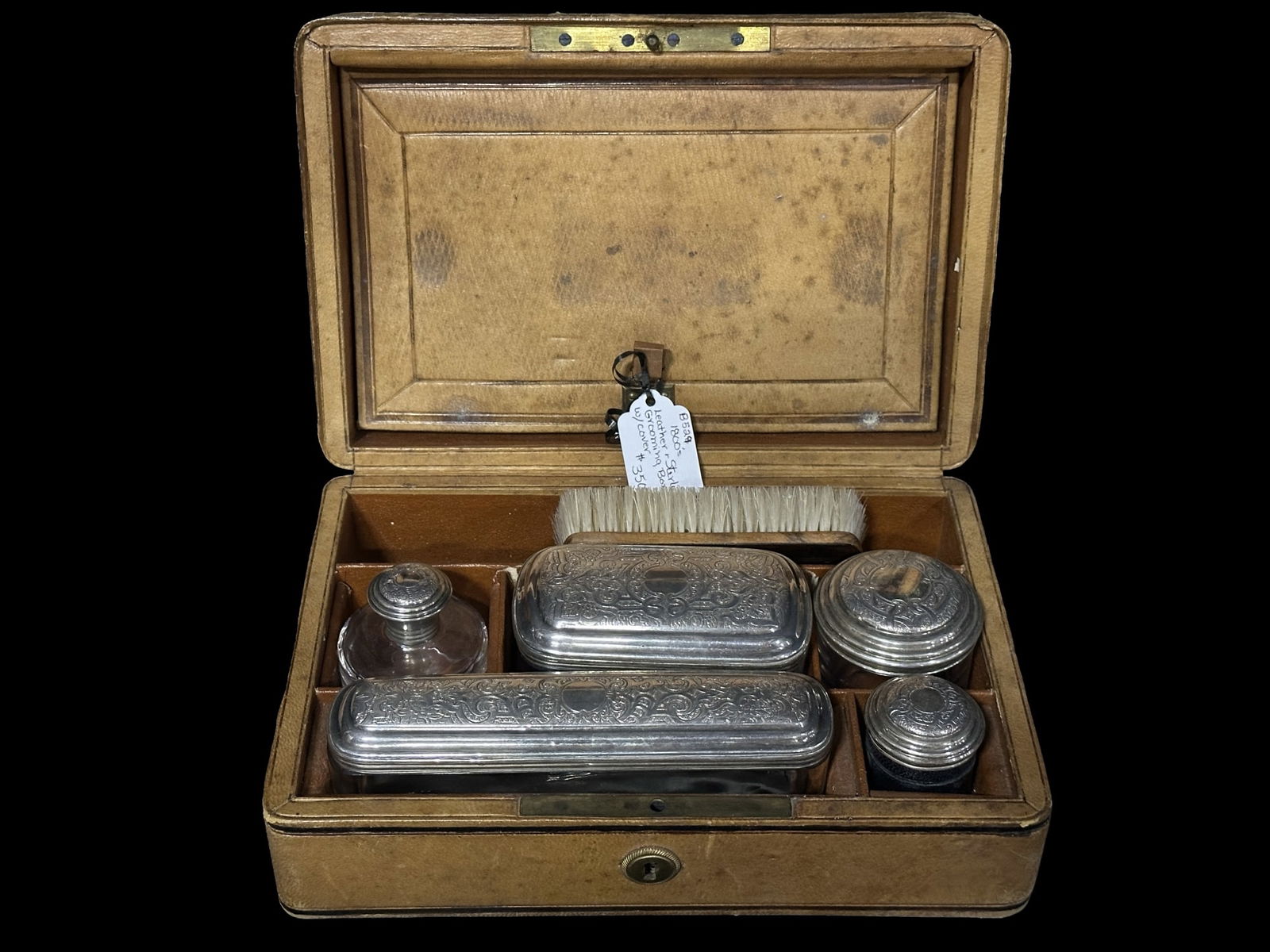 Leather case Steering silver sewing writing and grooming kit with cover (1 of 3)