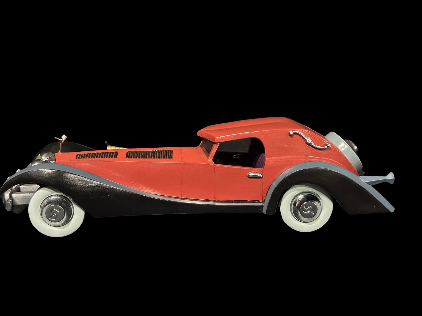 Disney enchanted places Cruella?s car 101 Dalmatian?s: Car works as it should. PLEASE NOTE, THERE IS ONLY ONE WAY TO PAY FOR ONLINE ITEMS IN THIS AUCTION WHICH IS THROUGH LIVE AUCTIONEERS. THIS IS THE MOST SECURE METHOD OF PAYMENT. MAKE SURE YOUR LIVE AUC