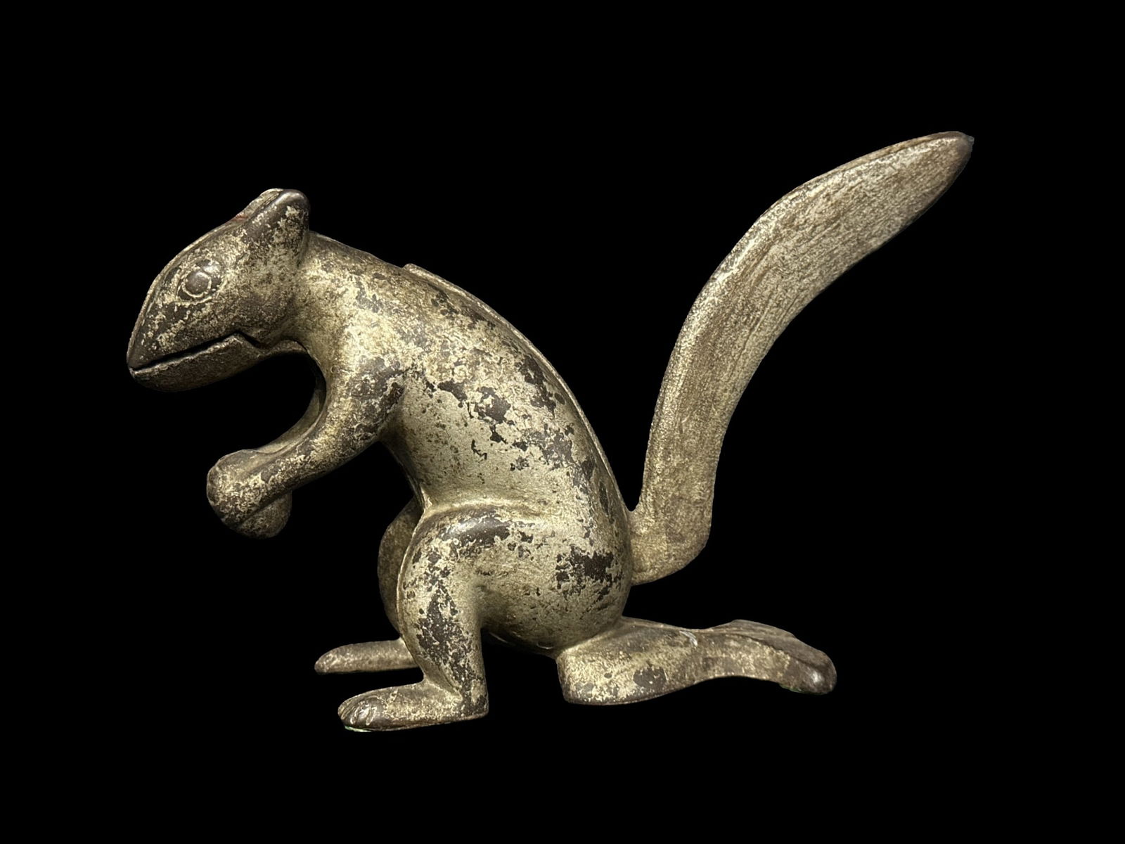 Cast iron Squirrel nut cracker with tail lever (1 of 2)