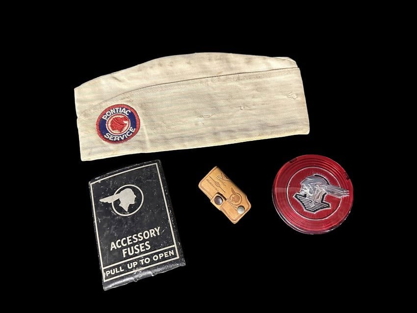 Pontiac workers cap leather key holder Accessories Fuses panel (1 of 2)