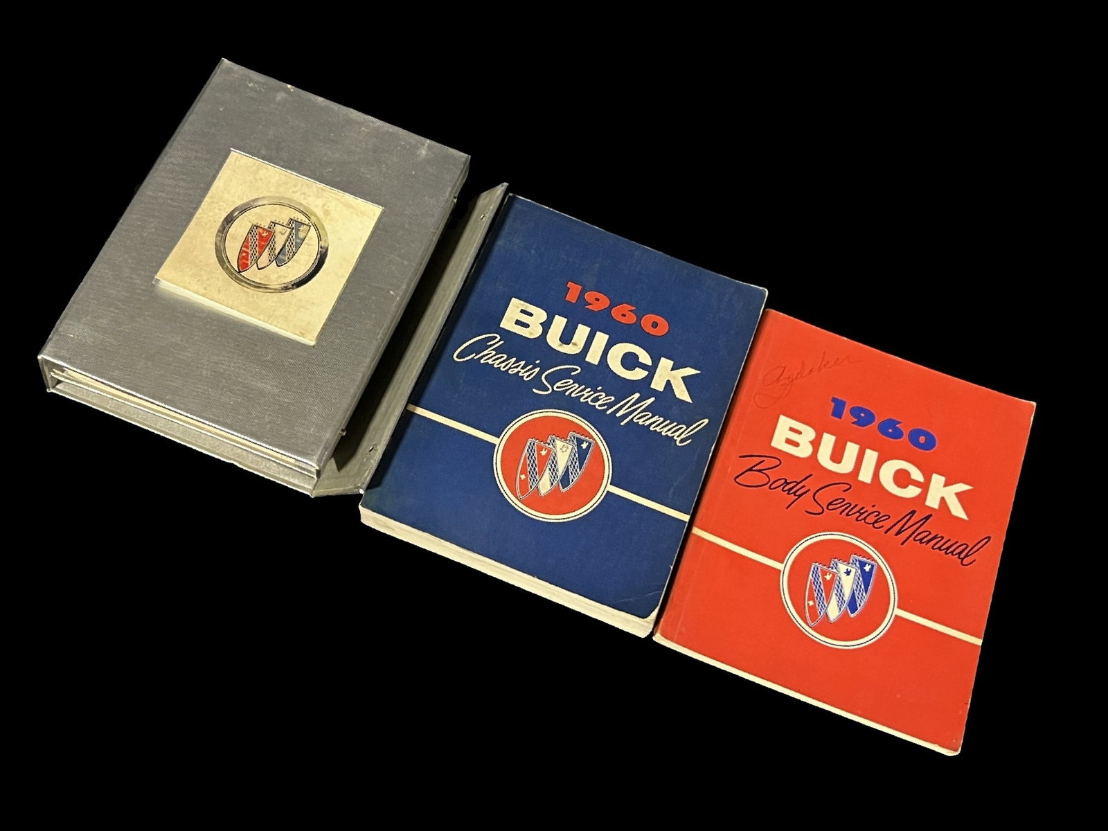 1960 Buick presentation book Service manual chassis book: Slight water damage on presentation book but presents well. Service and chassis manuals have shelf wear. PLEASE NOTE, THERE IS ONLY ONE WAY TO PAY FOR ONLINE ITEMS IN THIS AUCTION WHICH IS THROUGH LIV