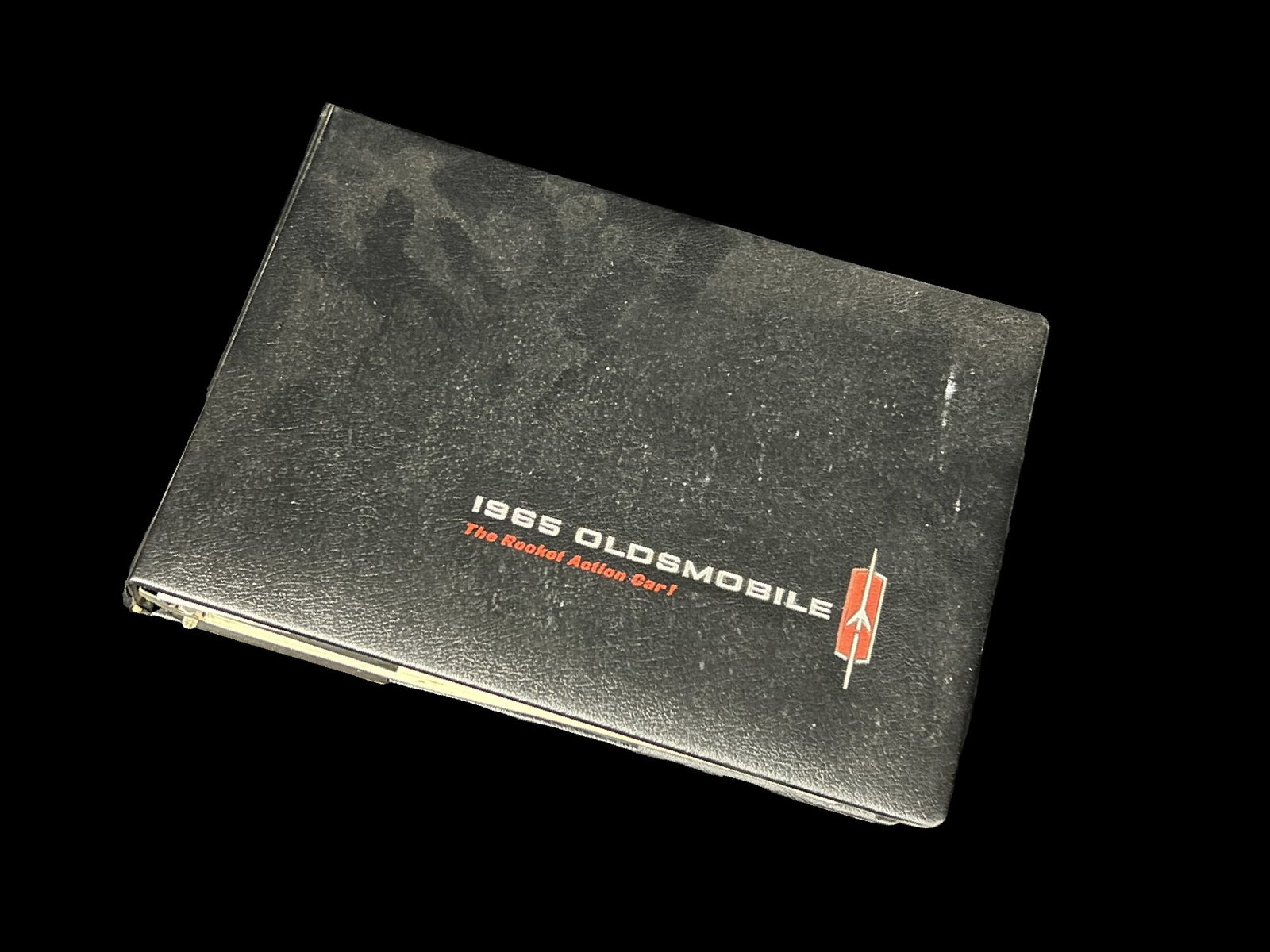 1965 Oldsmobile Rocket action car dealer sales promo book: Original condition no water damage. PLEASE NOTE, THERE IS ONLY ONE WAY TO PAY FOR ONLINE ITEMS IN THIS AUCTION WHICH IS THROUGH LIVE AUCTIONEERS. THIS IS THE MOST SECURE METHOD OF PAYMENT. MAKE SURE Y