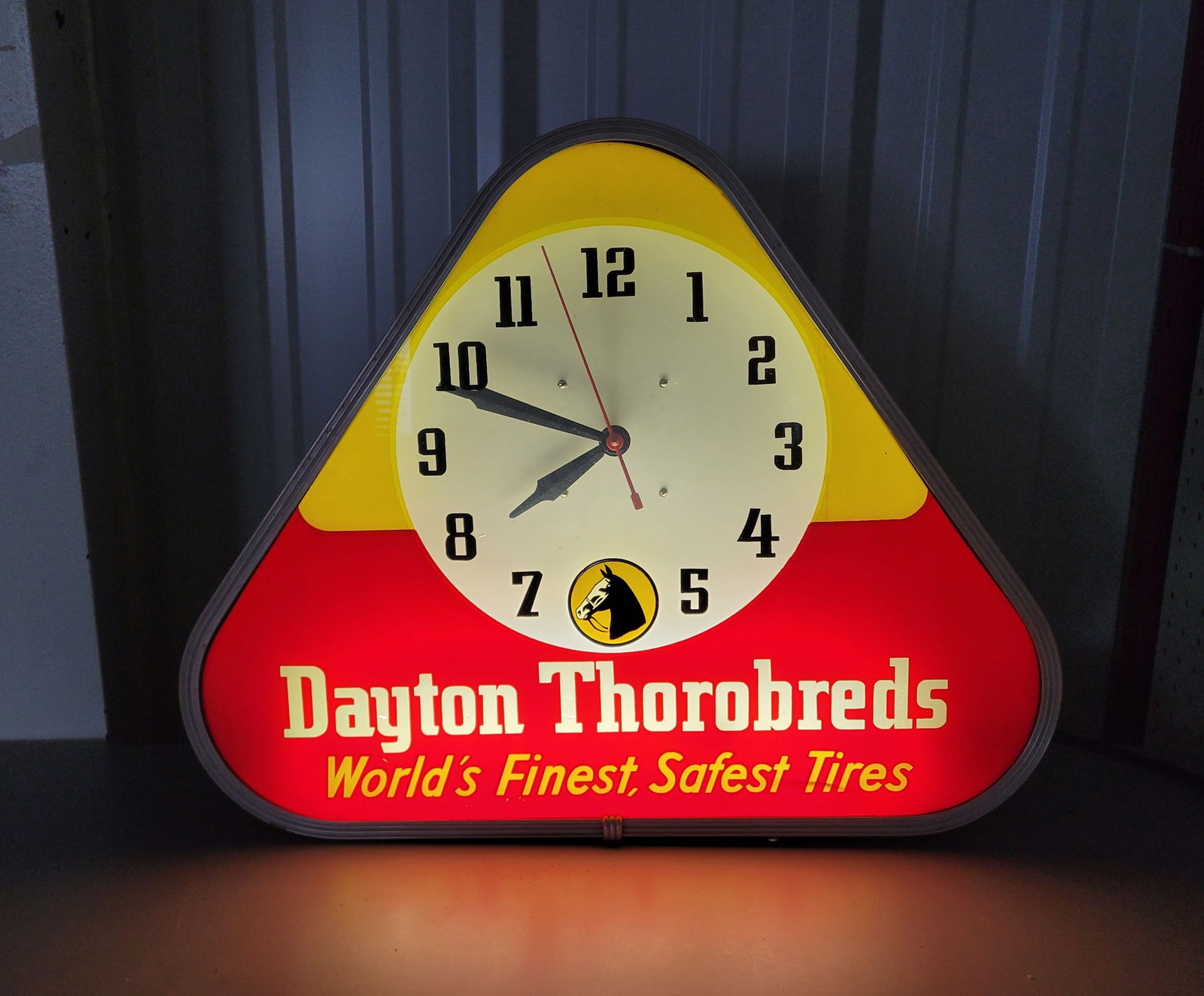 Dayton Thorobreds Light Up Clock (1 of 4)