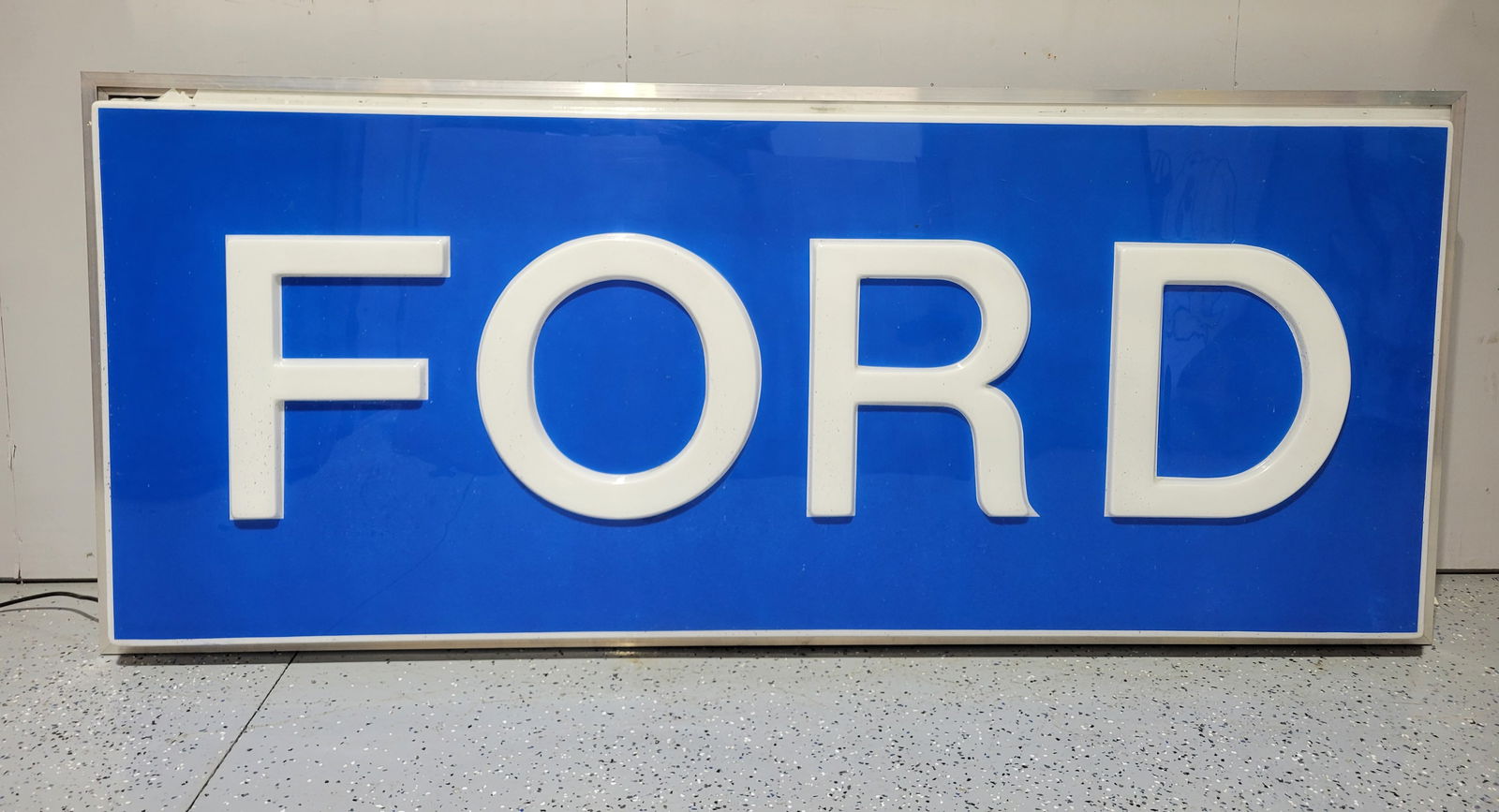 Ford light up dealership sign (1 of 6)