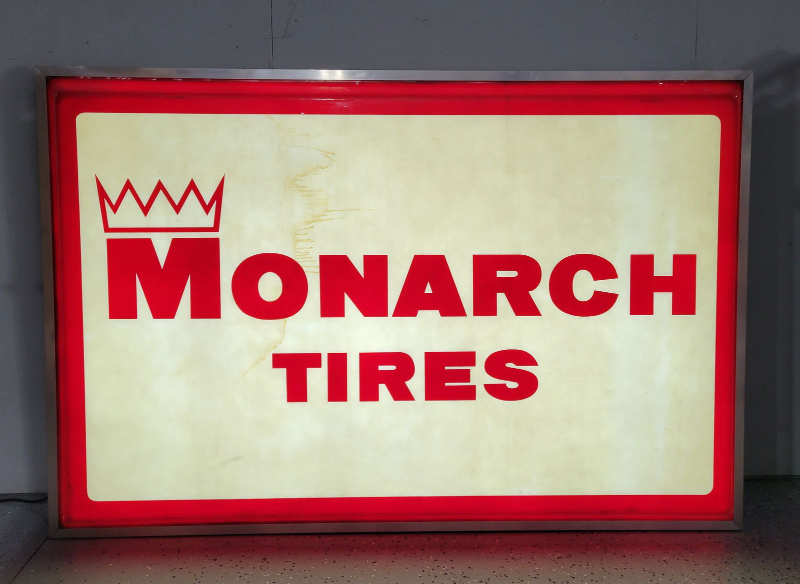 Monarch Tires Light Up Dealership Sign (1 of 5)