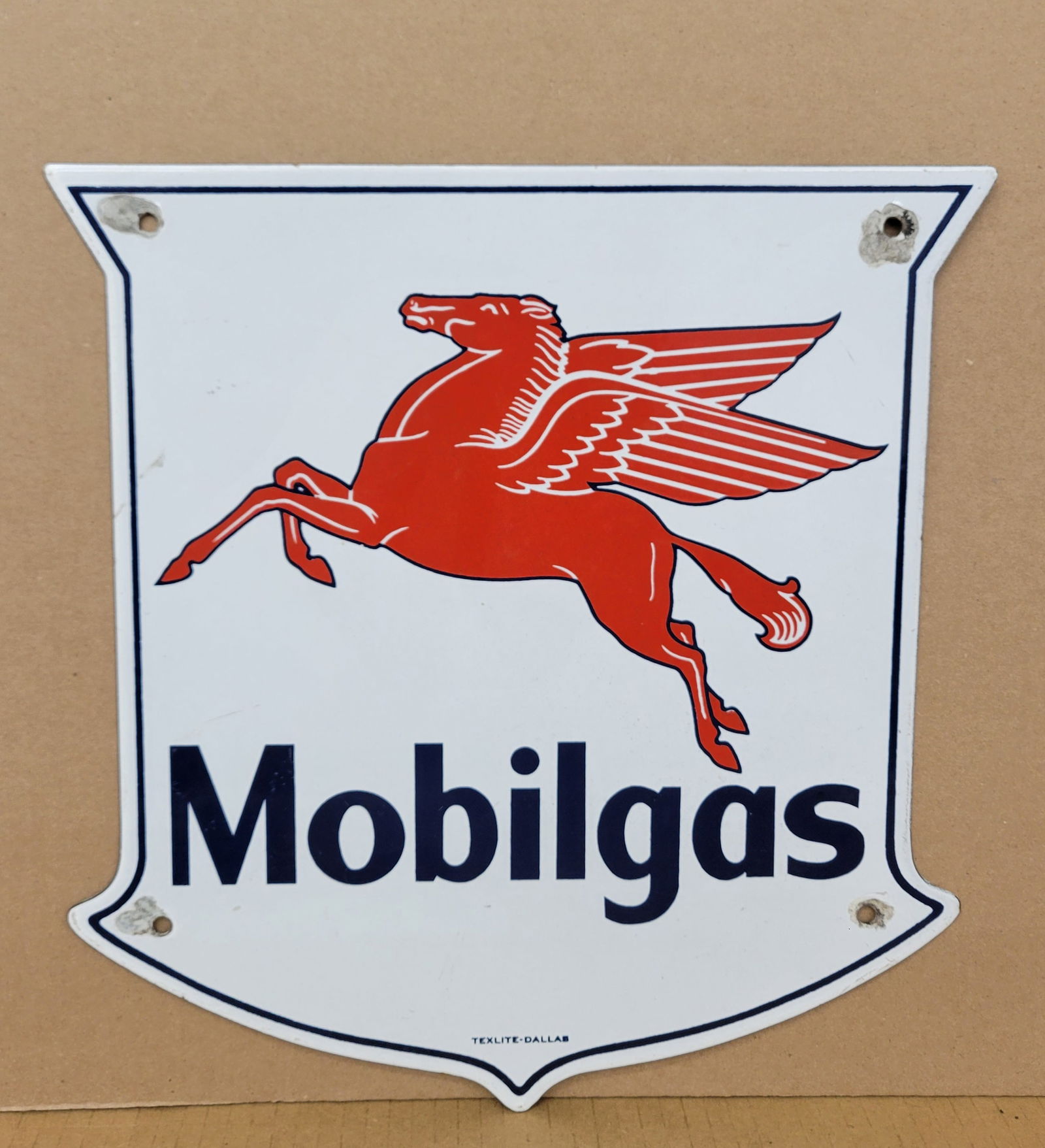 Mobilgas Pegasus Porcelain Pump Plate (1 of 2)