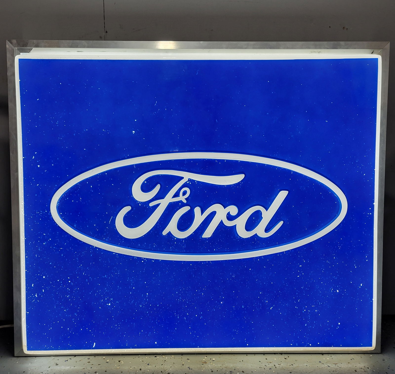 Ford Light UP Sign (1 of 4)