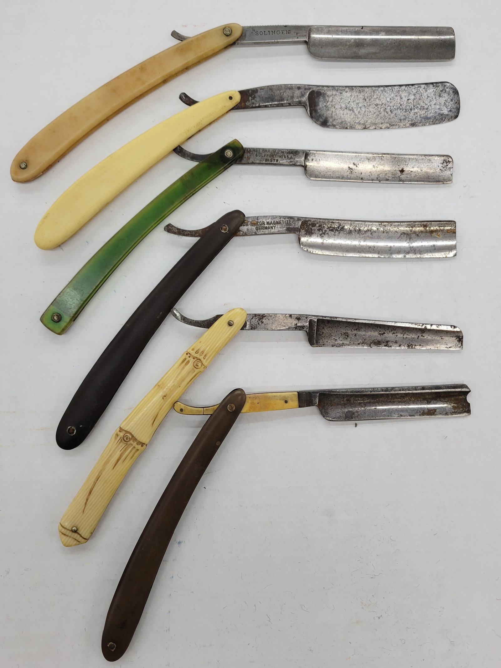 Countertop Straight Razor Display Case - 10