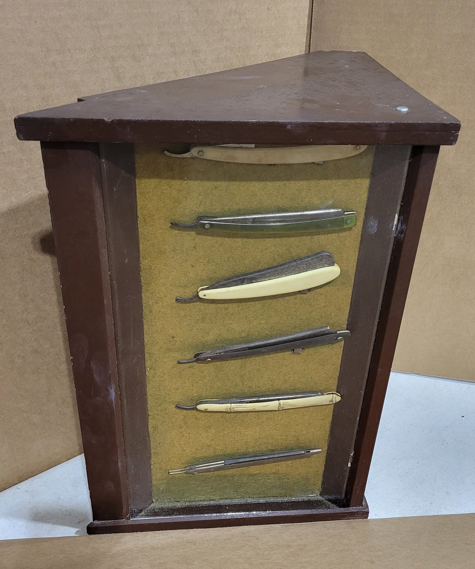 Countertop Straight Razor Display Case - 2