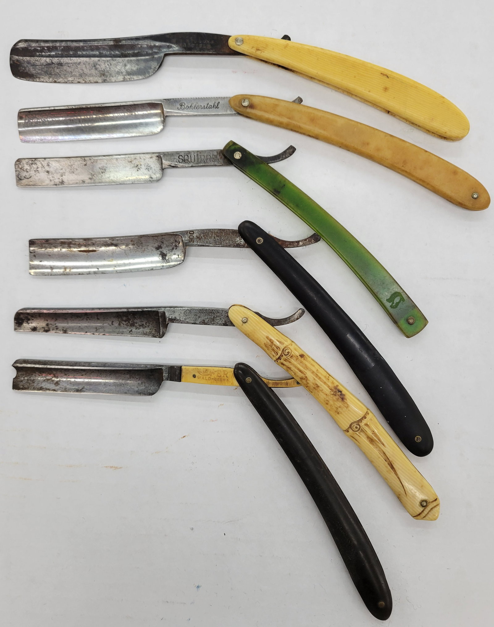Countertop Straight Razor Display Case - 8