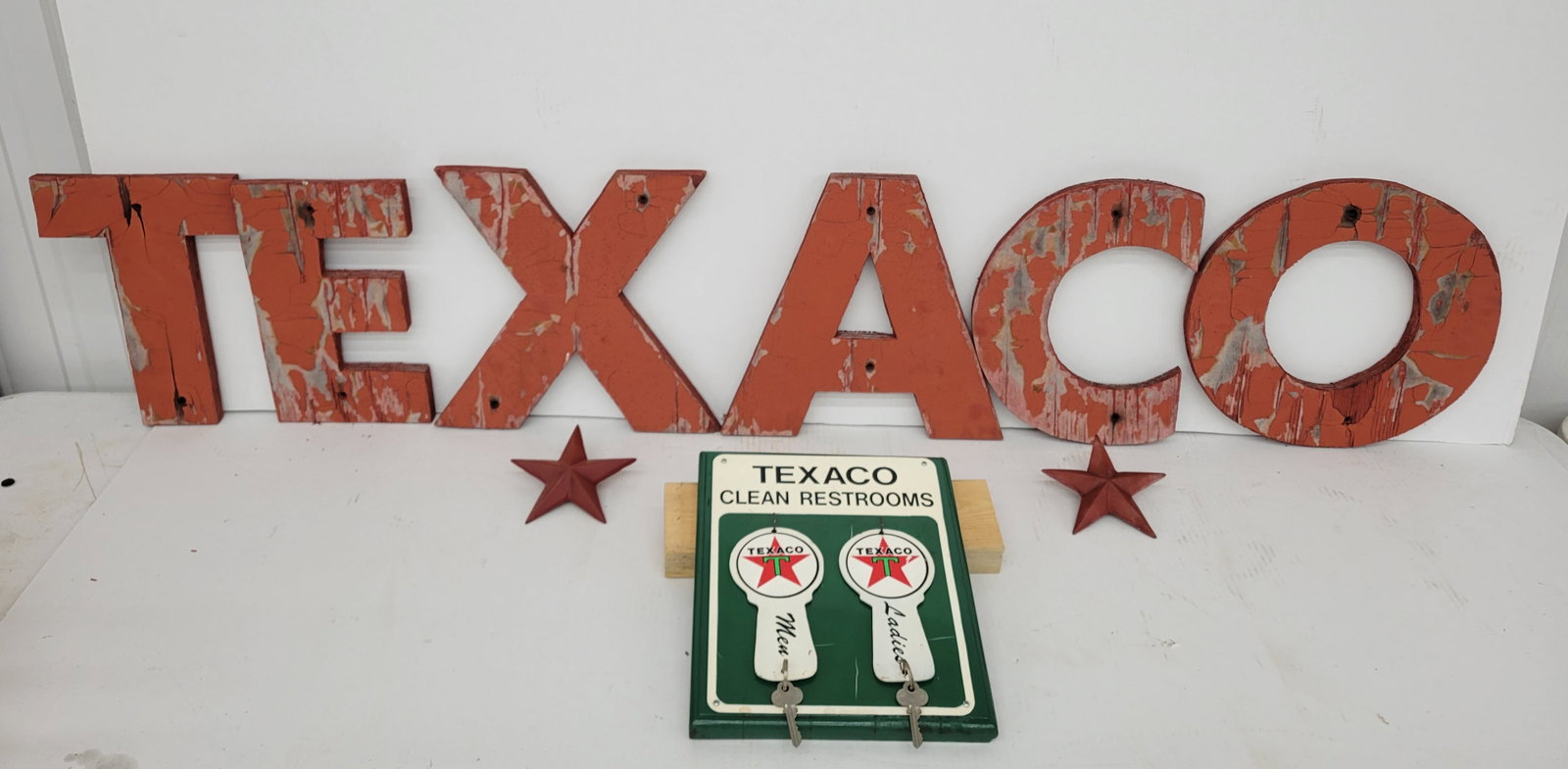 Texaco Clean Restrooms Key Fob Sign and Texaco Letters (1 of 3)