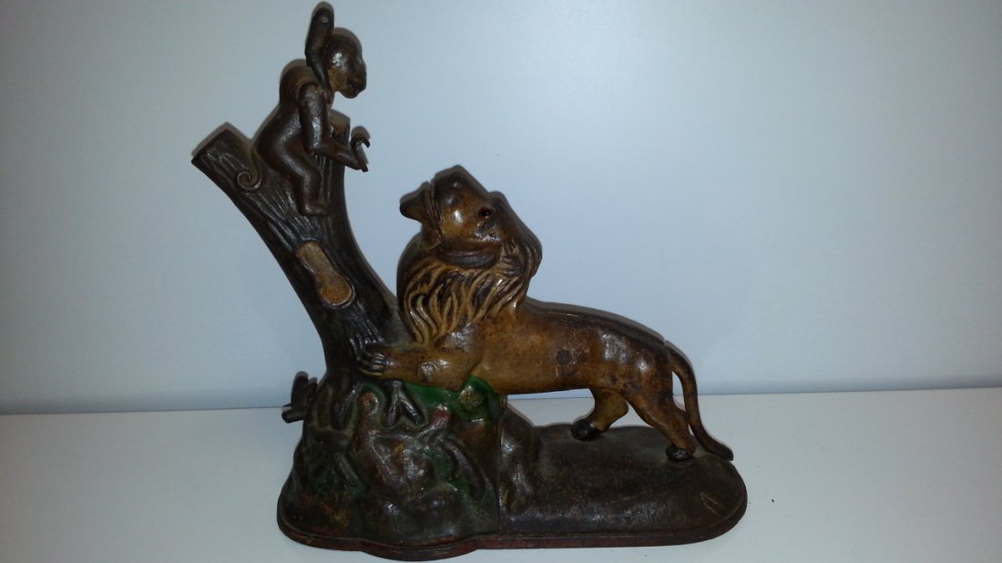 Rare Cast iron mechanical bank lion & 2 monkeys (1 of 3)