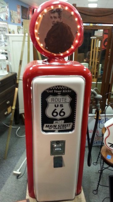 Gas pump bubble gum machine: 70" Creative Products gas pump replica bubble gum machine with light up flashing gas globe. Machine has an actual metal pump nozzle and rubber hose. Looks like a real pump. Made of plastic. 25 cent co