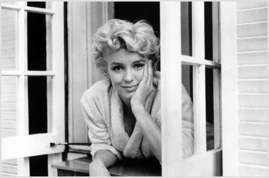Marilyn Monroe Photos by Sam Shaw B&W Box Set #7: This highly desirable box set contains five (5) black and white images of Marilyn Monroe taken by Sam Shaw during her New York years, 1954-1957. Shaw was a close friend of Marilyn's and was able to ca