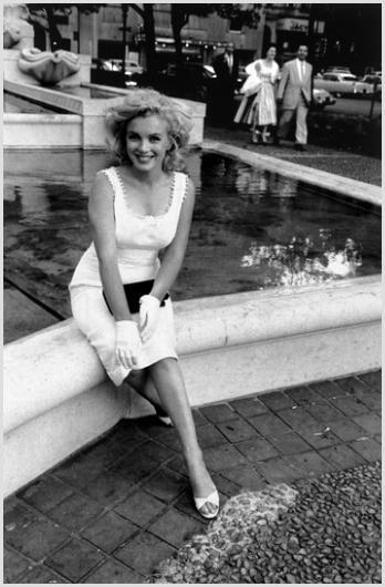 Marilyn Monroe Photos by Sam Shaw B&W Box Set #8: This highly desirable box set contains five (5) black and white images of Marilyn Monroe taken by Sam Shaw during her New York years, 1954-1957. Shaw was a close friend of Marilyn's and was able to ca