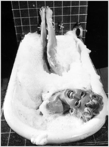 Marilyn Monroe Photos by Sam Shaw B&W Box Set #12: This highly desirable box set contains five (5) black and white images of Marilyn Monroe taken by Sam Shaw during her New York years, 1954-1957. Shaw was a close friend of Marilyn's and was able to ca