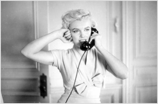 Marilyn Monroe Photos by Sam Shaw B&W Box Set #15: This highly desirable box set contains five (5) black and white images of Marilyn Monroe taken by Sam Shaw during her New York years, 1954-1957. Shaw was a close friend of Marilyn's and was able to ca