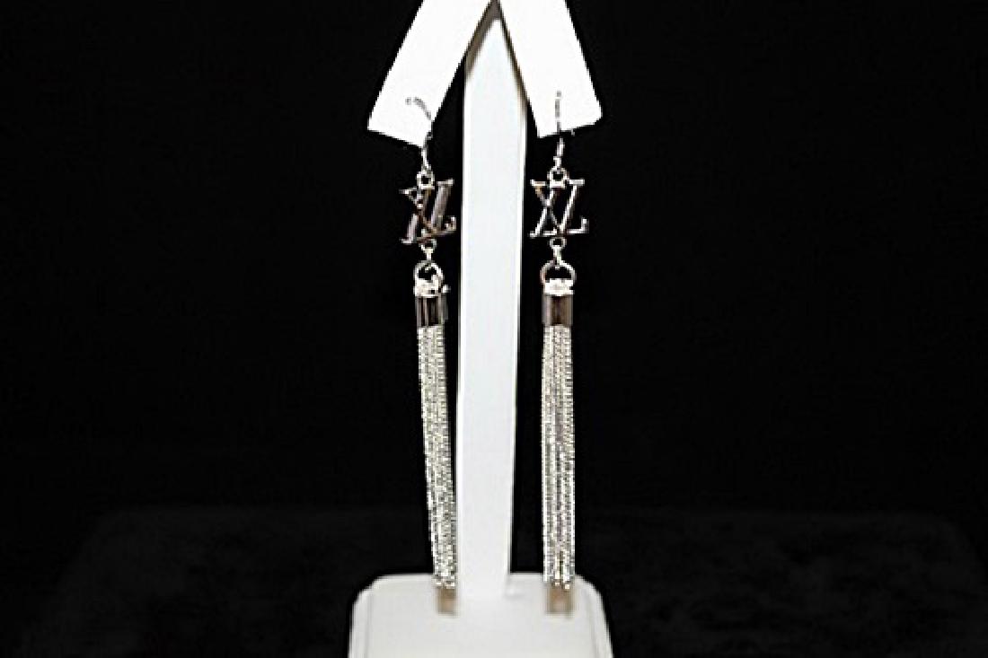 Elegant Loui Vuitton Silver Earrings (72E) (1 of 2)