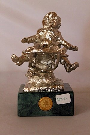 Silver Sculpture - Dennis Smith: Limited Edition Silver Sculpture by Dennis Smith, Hand signed, Size Approx. 6"x 4"x 3" in.