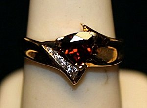 Gorgeous Rose Garnet Gold over Silver Ring. (737L): Gorgeous Rose Garnet Gold over Silver Ring. (737L) Gemstones twt approx. 2cts.