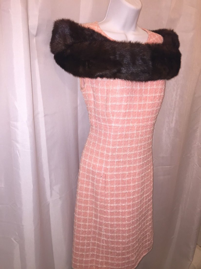 vintage Chocolate Brown MINK fur Shoulder Shrug: MINK FURshoulder wrap or shrugin near mint conditionthis piece is woven mink peltsinCHOCOLATE BROWN coloringhand madebyLohman's Fur'sinMt. Bethel, Pennsylvania along the deleware river(all the minks o