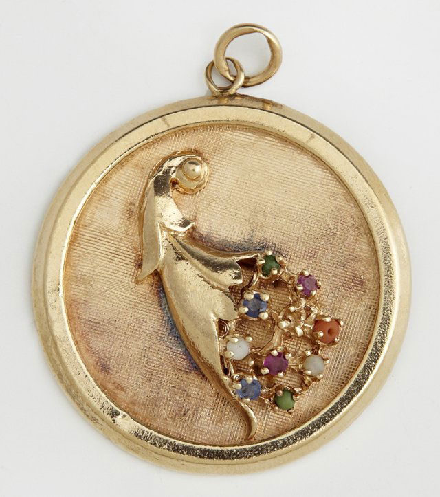 18K Yellow Gold Circular Pendant, mid 20th c., with a (1 of 1)