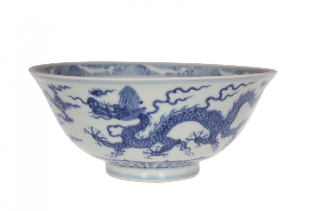 A Chinese blue and white porcelain bowl: A Chinese blue and white porcelain bowl, painted to the exterior with two four-clawed dragons in pursuit of flaming pearls, the well further painted with two dragons, bears six character Hongzhi mark,