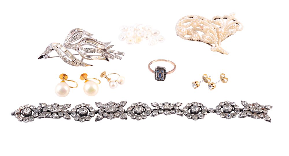 A collection of jewellery: A collection of jewellery, to include a tulip style brooch, set throughout with rectangular cut and round cut cubic zirconia's. Brooch pin fitting. Stamped CP ENGLAND. Length approx 6.3cm. Weight appr